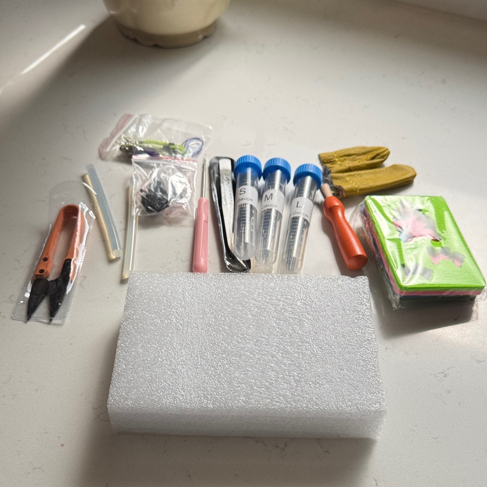 Beginners Needle Felting Kit - Picture 3 of 3